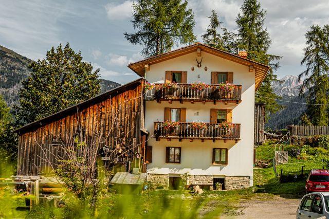 I vostri appartamenti a Laste Immagine: Appartamenti Dolomiti Lof